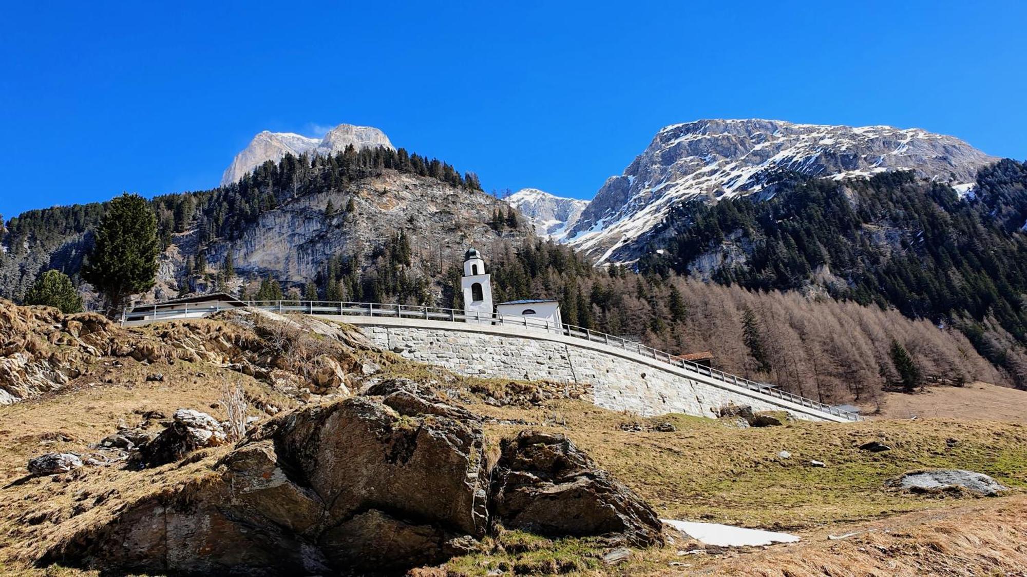 Hotel Gasthaus Alpenrose Innerferrera Esterno foto